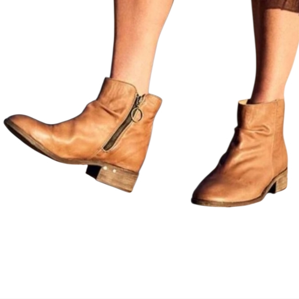 NWOT Beek Quail leather ankle boots - 9.           F12